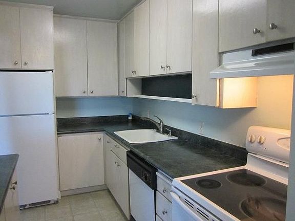 4th image of 902 Peninsula Ave APT 309