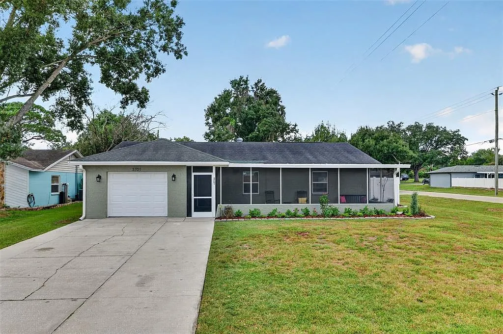 3 bed, 2.0 bath, 1325 sqft, $2,250 — Photo 2