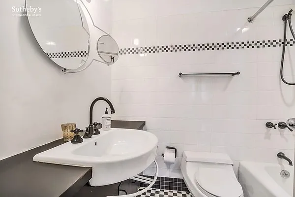 Sold by Sotheby's International Realty | media 25