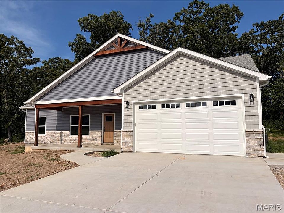 1st image of 552 Hawthorn Ln