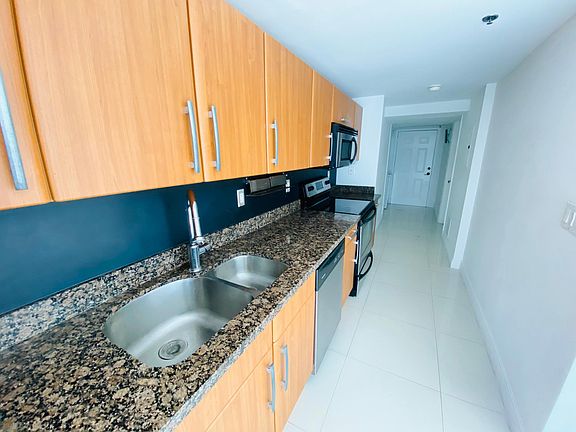 4th image of 6360 Collins Ave #402