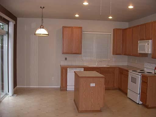 2nd image of 121 SE 43rd Ave