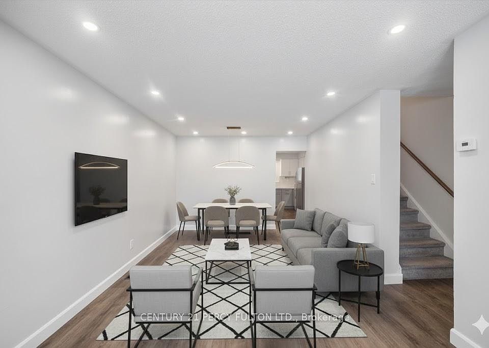 1st image of 279 Vancouver Cres