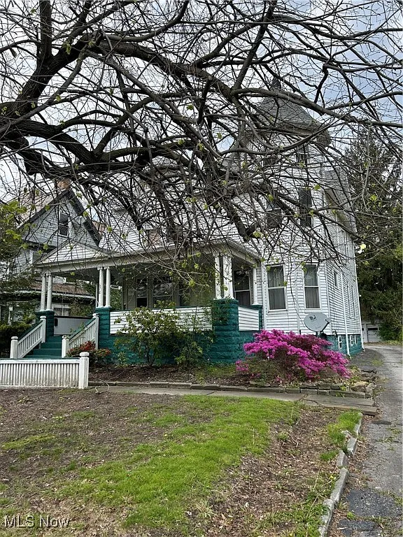 678 Mahoning Ave NW photo 1