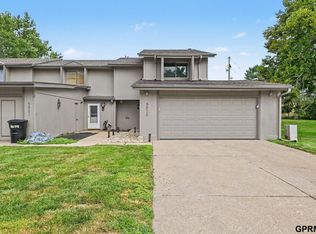 9023 David Cir, Omaha, NE 68138