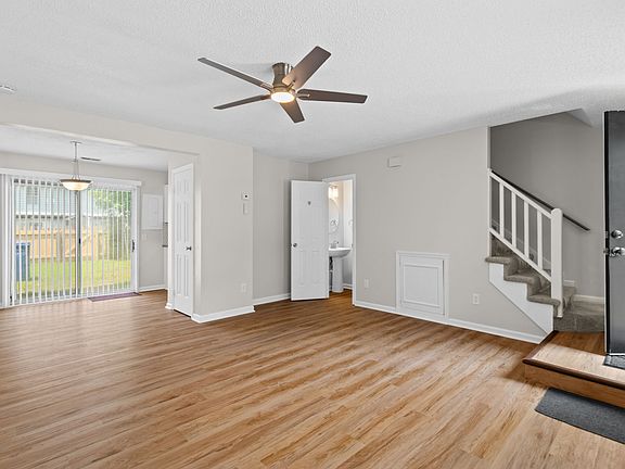 4th image of 908 Spinnaker Ct #1