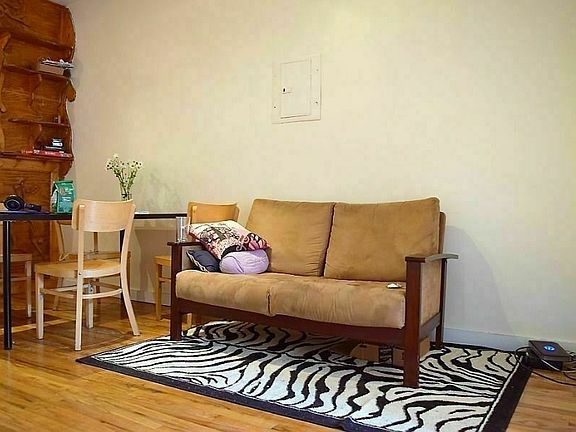 3rd image of 1058 Bergen St #2RFF