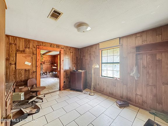2nd image of 585 Carson Bunker Hill Rd