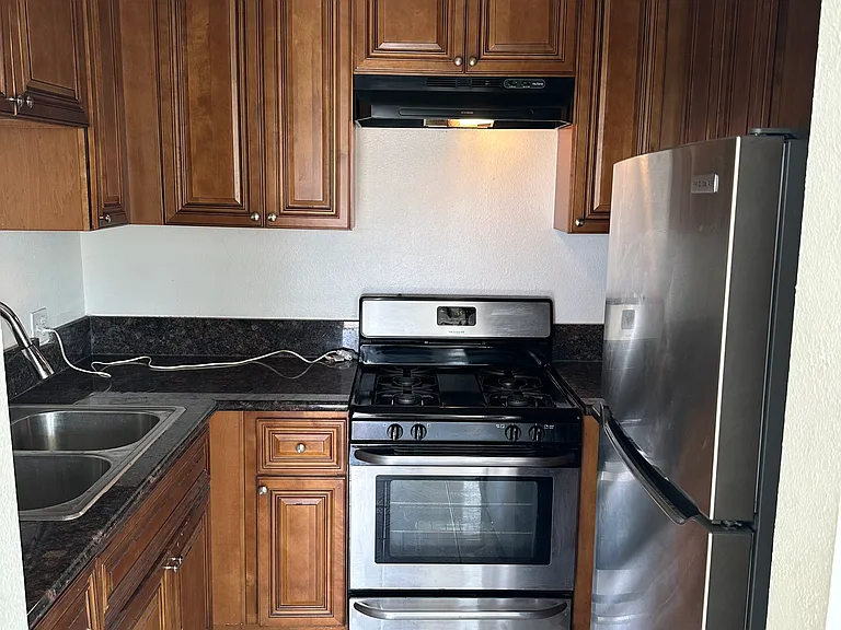 1111 Sunvue Pl #8 — Photo 7