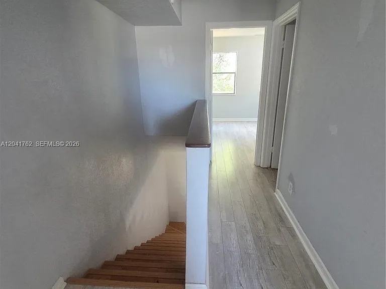 46 SE 10th St #3 — Photo 9
