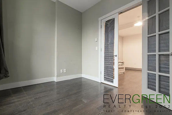 Rented by Evergreen Apartments BK | media 6