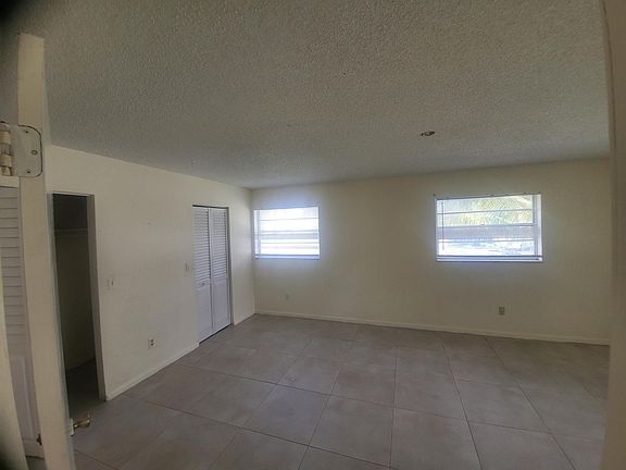 3rd image of 3082 Perry Ave