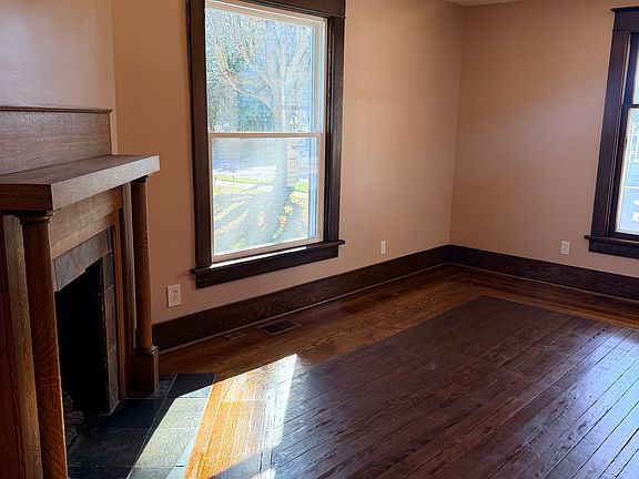3rd image of 328 N Wood St