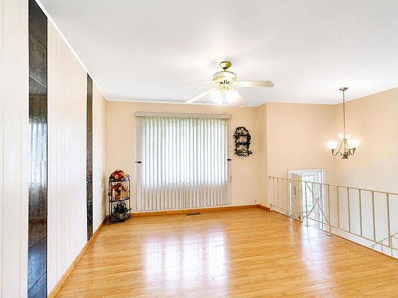 2nd image of 418 Arnold Ave