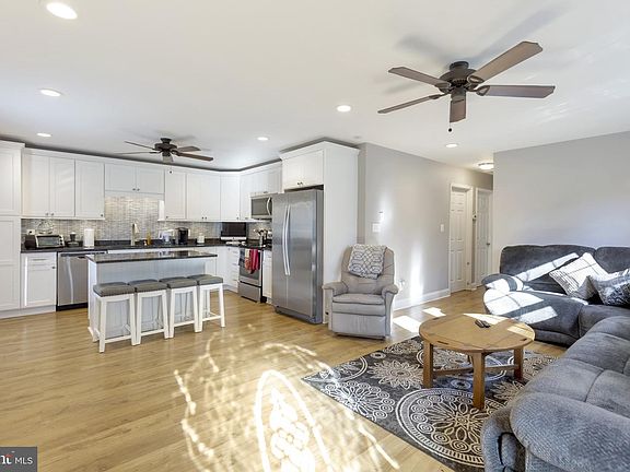 5th image of 29921 Ronald Dr