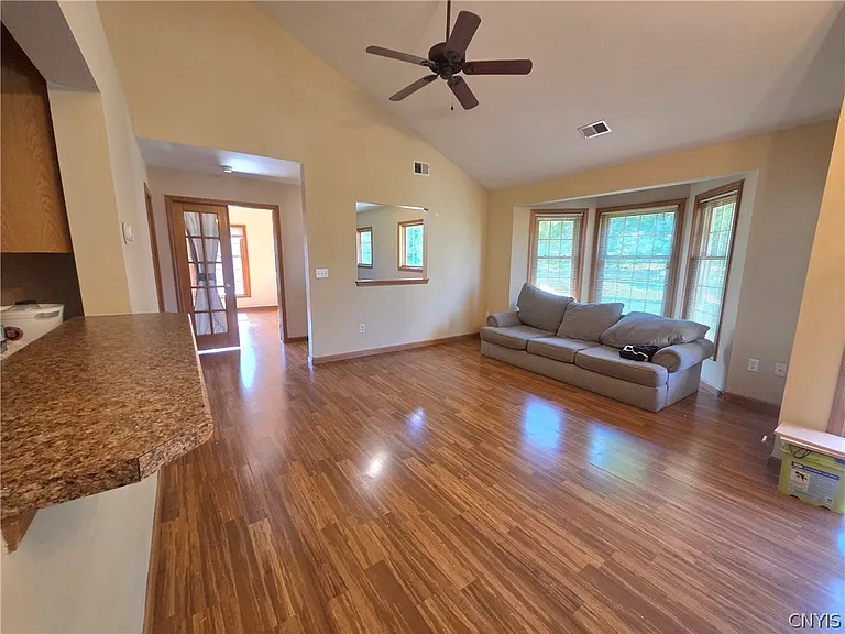 1208 Greymoor Way — Photo 3