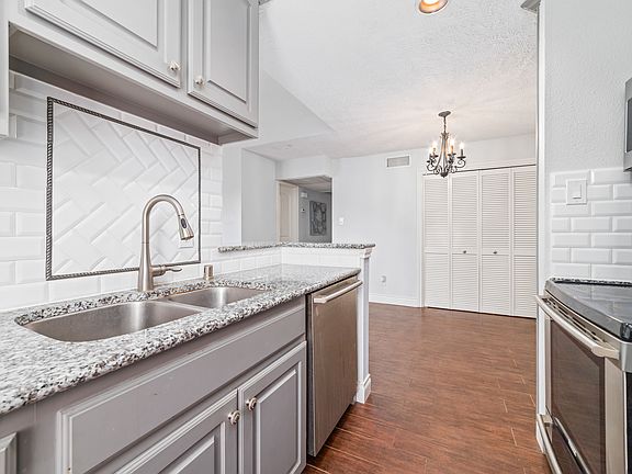 4th image of 2300 Augusta Dr #24