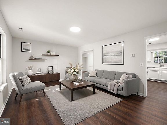 2nd image of 1807 Emerson Ave