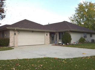 7039 Falcon Dr, Schererville, IN 46375