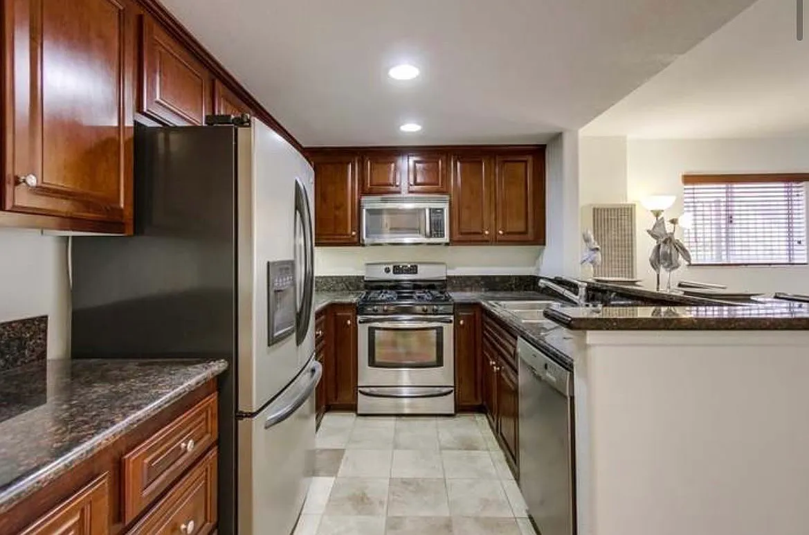 1 bed, 554 sqft, $2,350 — Photo 3