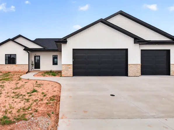 N9220 Homestead Ln, Appleton, WI 54915