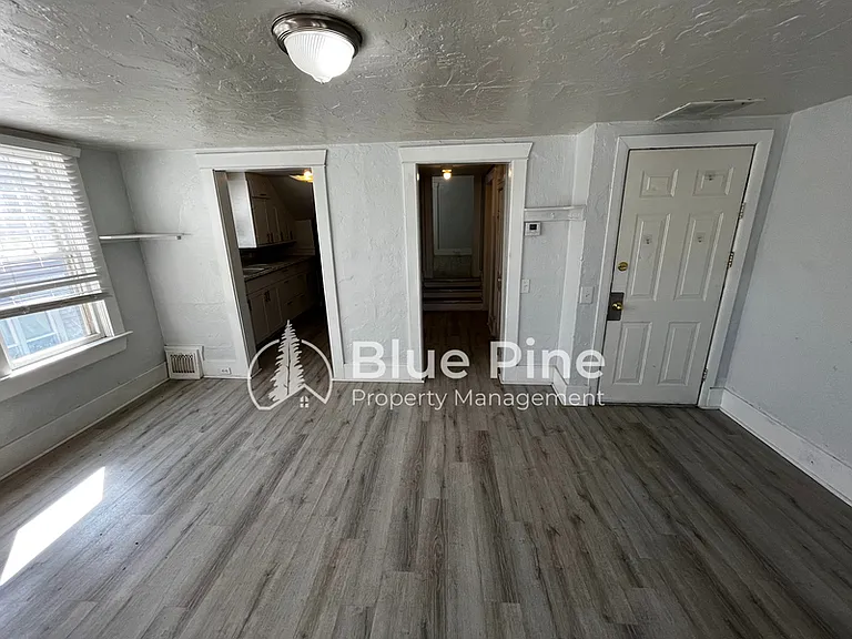 252 N Shilling Ave #4 — Photo 2