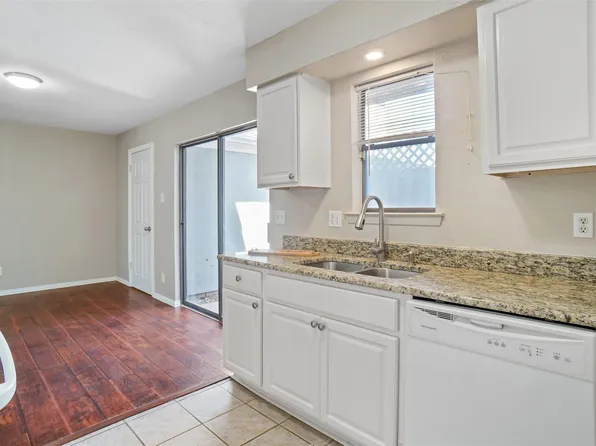 604 Timberline Dr, Hurst, TX 76053