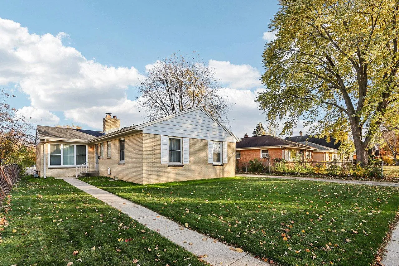 4742 North 90th STREET photo 1