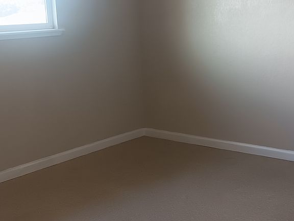5th image of 221 S Sierra Vista St #9