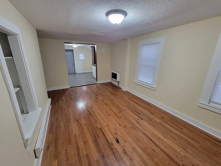 842 Congress Ave — Photo 5