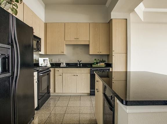 5th image of 3225 Turtle Creek Blvd APT 916