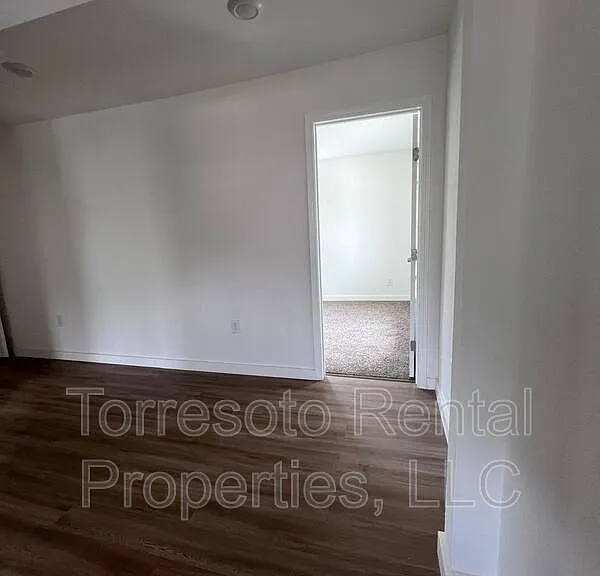 224 W Pyron Ave #B — Photo 5