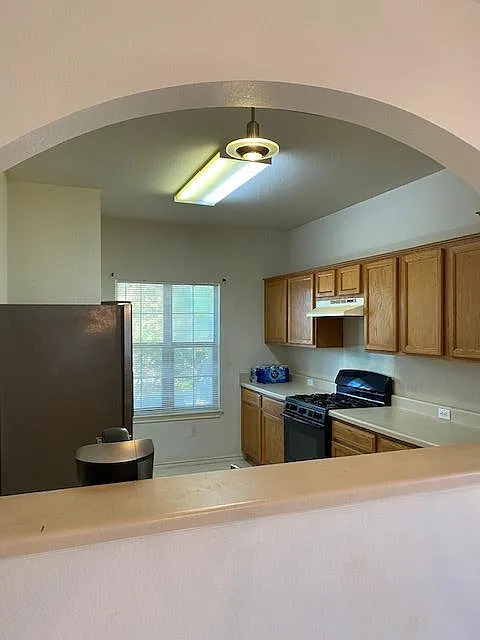 4 bed, 2.5 bath, 2055 sqft, $1,795 — Photo 2