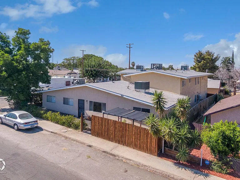 224 E St — Photo 32