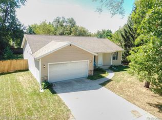 1427 Romence Rd, Portage, MI 49024