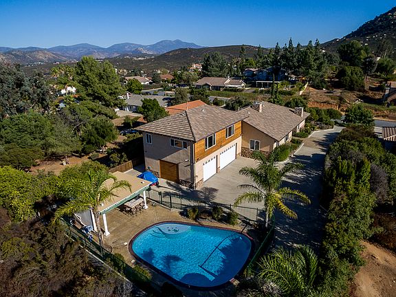 3rd image of 15120 Moonglow Dr