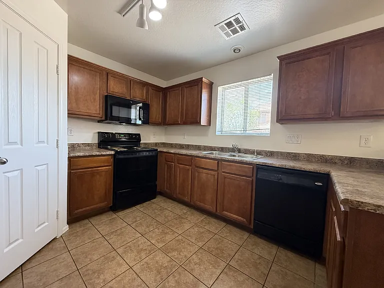 7372 W Ian Dr — Photo 10