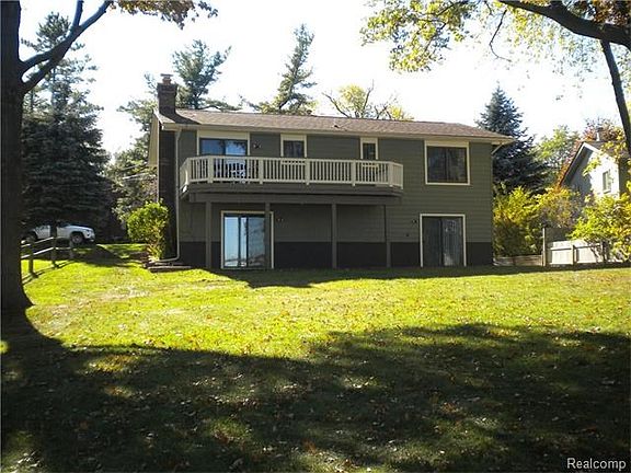 3rd image of 905 Buckhorn Dr