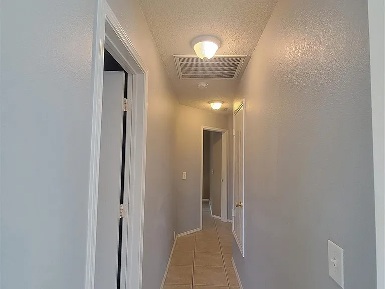 1411 Dundee Dr — Photo 3