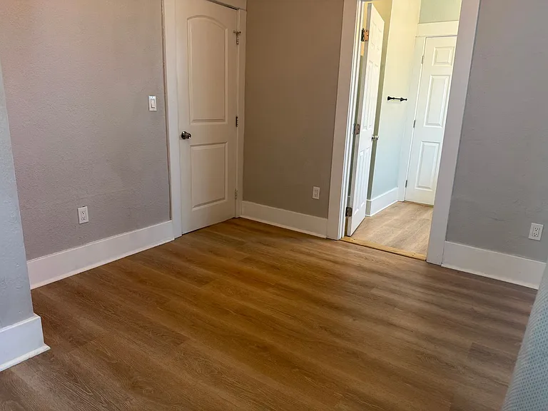423 W 14th St — Photo 9