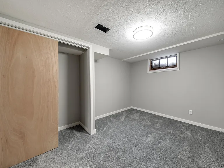 812 S 49th St — Photo 22