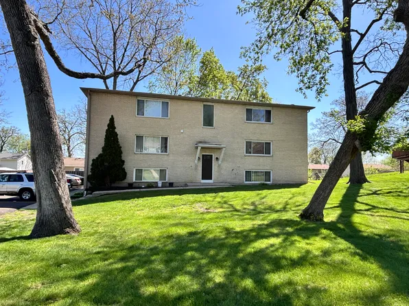 255 Lippincott Ln #1, Fox Lake, IL 60020