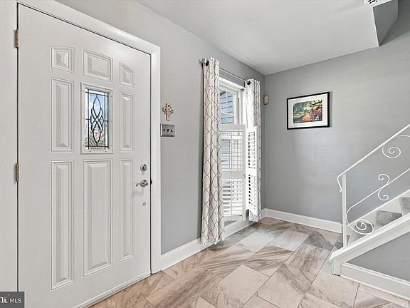 4th image of 2081 Stewart Dr
