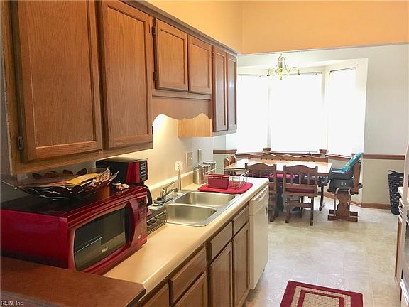 4th image of 637 Sedgefield Ct