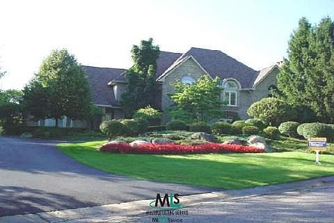 1st image of 2926 N Meadowood Ln