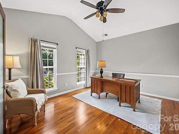 3rd image of 205 Woodward Ridge Dr
