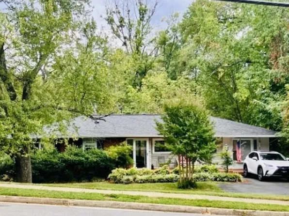 6607 Cottonwood Dr, Alexandria, VA 22310