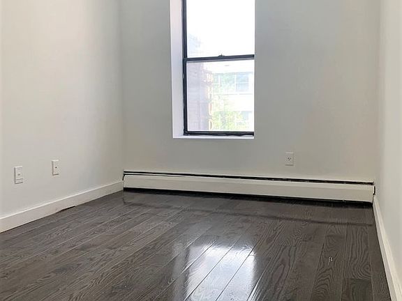 3rd image of 220 E 53rd St #2A2