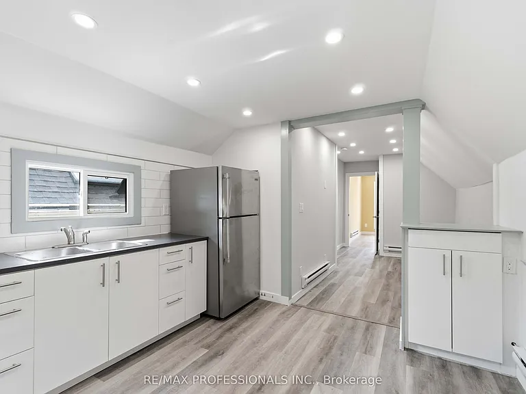 759 Barton St E #UPPER — Photo 5