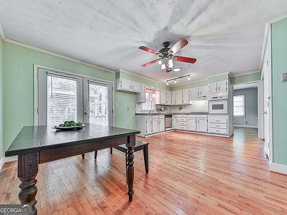 4th image of 1043 Oakdale Dr SE